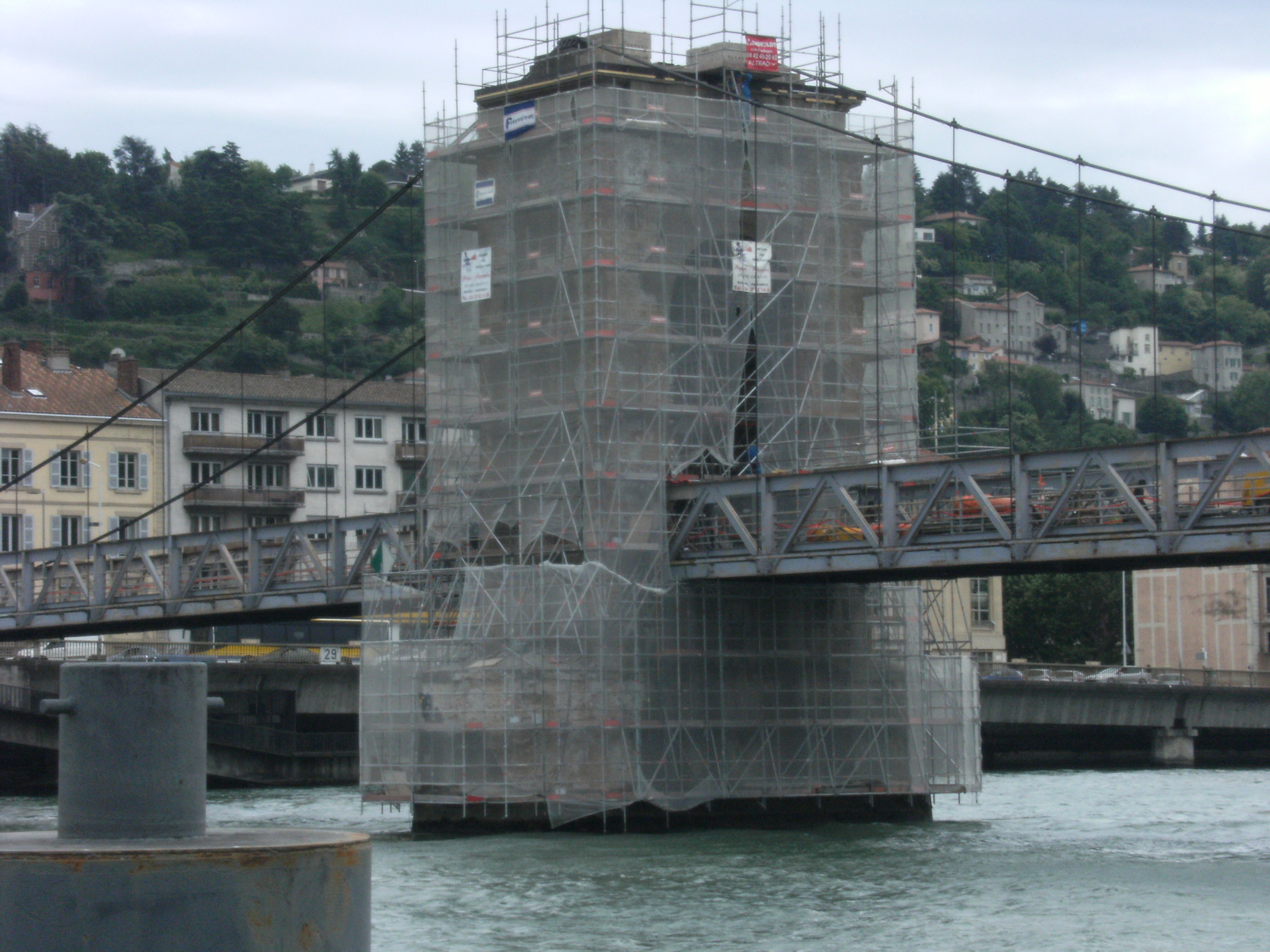 Travaux de restauration de la pile du pont